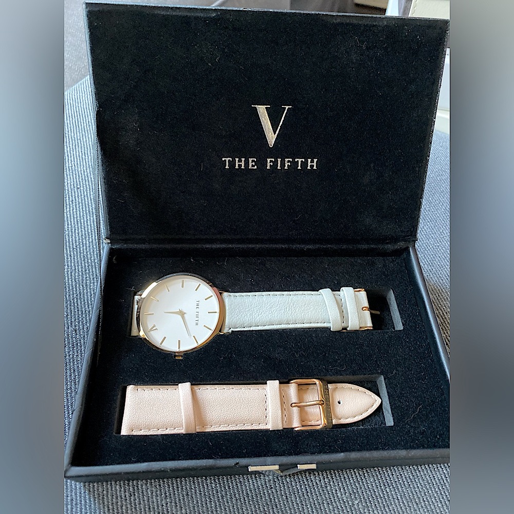THE FIFTH V Watch Set with rose gold hardware in light gray and pink straps